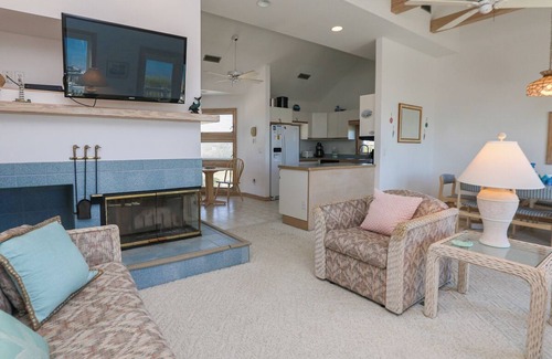 Colington House | MacWater Beach House - Classic 5 BR Oceanfront home in Southern Shores
