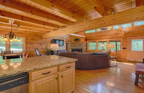 Waynesville House | Maggie Overlook in Gated Smoky Mountain Retreat Community