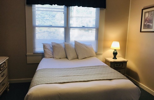 Flat Rock Cabin | Mill House Lodge - 2 Bedroom Suite Mill House