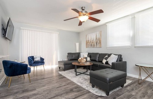 NoDa Apartment | Modern 2 Bed x 2 Bath Apartment - 5 Mins from NoDa