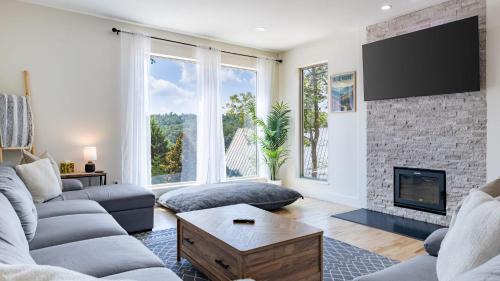 Asheville House | Modern Escape by Avanstay Views 10min to Town