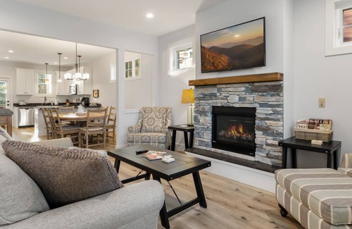 Fairview House | Modern Farmhouse- Country Charm, Minutes to Biltmore Estate