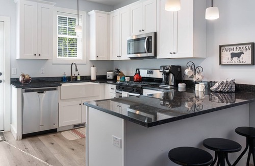 Fairview House | Modern Farmhouse- Country Charm, Minutes to Biltmore Estate