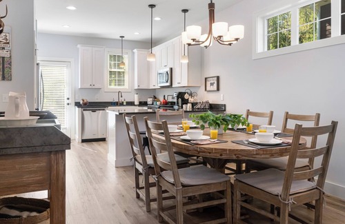 Fairview House | Modern Farmhouse- Country Charm, Minutes to Biltmore Estate