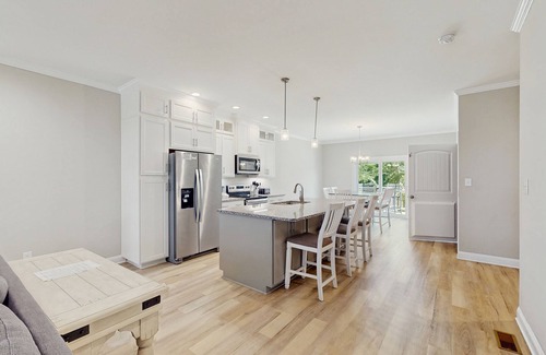 Morehead City House | Modern townhome near the beach with fast WiFi, balcony, central AC & private W/D