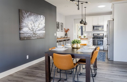 Fairview House | Modern Westside Retreat Weekly/Monthly Discounts Now!