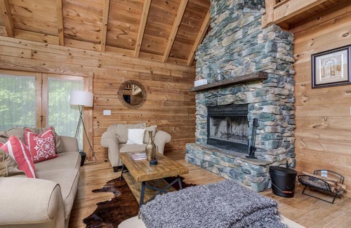 Leicester House | Mountain Escape Cabin