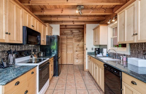 Leicester House | Mountain Escape Cabin