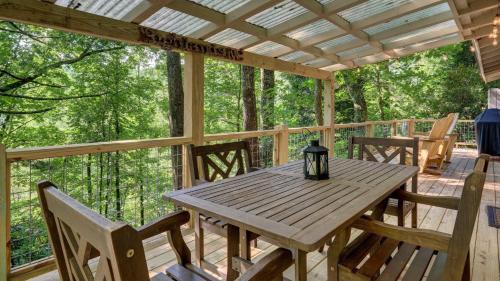 Mirror Lake House | Mountain Laurel Tree House