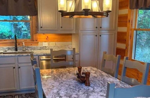 Boone Cabin | Mountain-Style Log Cabin in Central Location