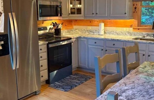 Boone Cabin | Mountain-Style Log Cabin in Central Location