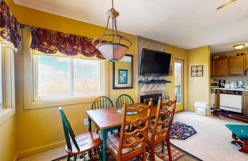 Banner Elk Condo | Mountain-view condo with hot tub, pool, high-speed WiFi & wood-burning fireplace
