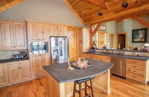 Elk Park Cabin | Mountainside Cabin in Luxury Community
