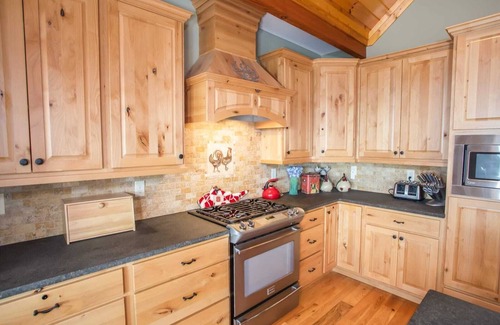 Elk Park Cabin | Mountainside Cabin in Luxury Community