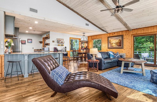 Cashiers House | Mt Getaway: Amazing Views, Hot Tub & Fire Pit on 10 acres, 4 miles to Cashiers!