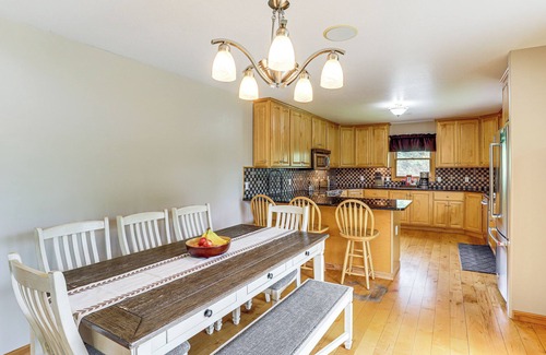Swannanoa House | Mtn Views & Hot Tub: 6-Acre Blue Ridge Retreat!
