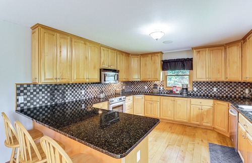 Swannanoa House | Mtn Views & Hot Tub: 6-Acre Blue Ridge Retreat!