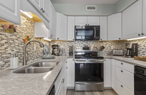 Pine Knoll Shores Condo | Multi-Level Oceanfront Condo gives everyone a chance to spread out!