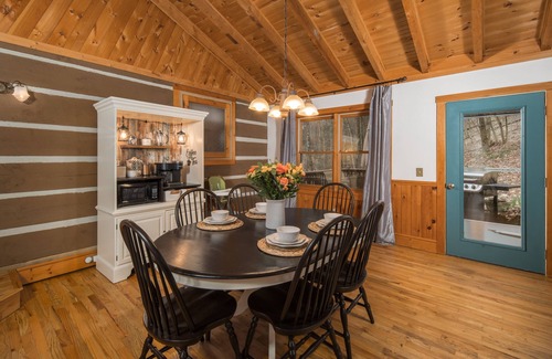 Boone Cabin | New Deck & New Appliances - Fire Pit - Hot Tub and 8 minutes to APP State