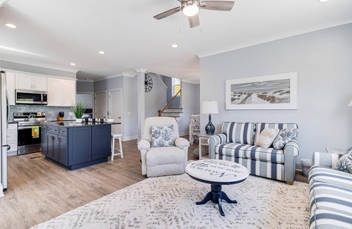 Tranquil Harbour House | New gorgeous home with Pool, New 8 seater Golf Cart, elevator, with easy access to beach