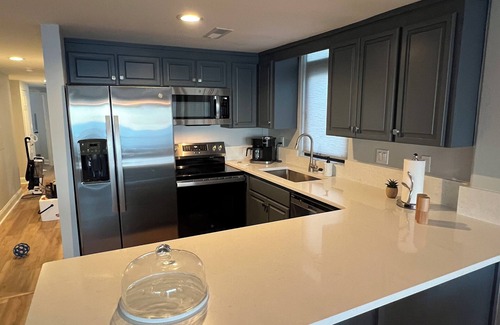 Ash Condo | NEW! Gorgeous Ocean-Front VIEWS -Fully Remodeled 3-Bed/3 Bath Condo with Linens