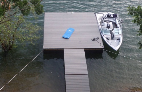 Topton Cabin | New Luxury Lakefront: Private Swimming Cove & Wifi!