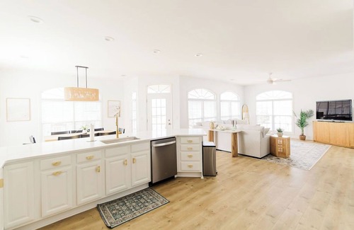 Ash House | Newly remodeled for 2025: Gorgeous 2nd row home w/Ocean Views, 5BR, Pool