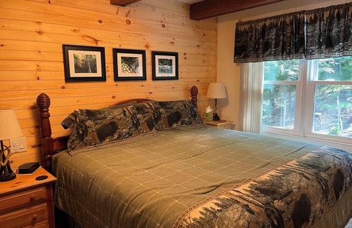 Beech Mountain Ski Chalet | NEWLY REMODELED Chalet 2 BR+Large Loft, 2-1/2 Baths, Sleeps 6, Large DR, 2 Decks