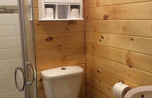Beech Mountain Ski Chalet | NEWLY REMODELED Chalet 2 BR+Large Loft, 2-1/2 Baths, Sleeps 6, Large DR, 2 Decks