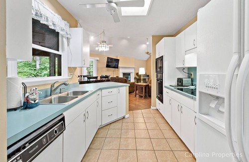 Lake Lure House | Noll House by Carolina Properties - Walk to Resort Amenities, Game Room!