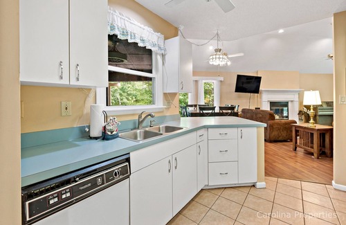 Lake Lure House | Noll House by Carolina Properties - Walk to Resort Amenities, Game Room!