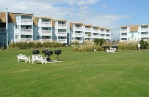 Morehead City Condo | Ocean-side condominium with pool. Fully-equipped for relaxed vacationing.