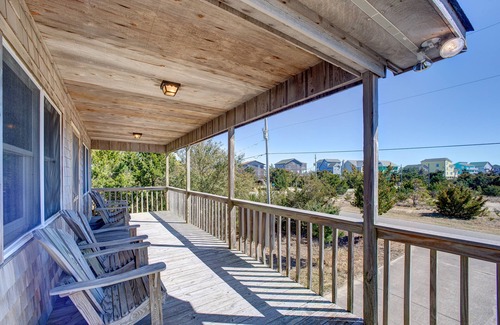Salvo House | ocean-side vacation gem steps to beach w/central AC, WiFi, balcony, washer/dryer