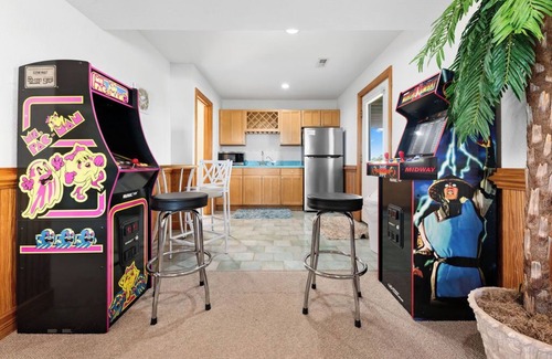 South Nags Head House | 🏖 Ocean Views! 🌅Heated Pool, 🎯Game Room, 💦Hot Tub, Mini Golf & Steps to Sand