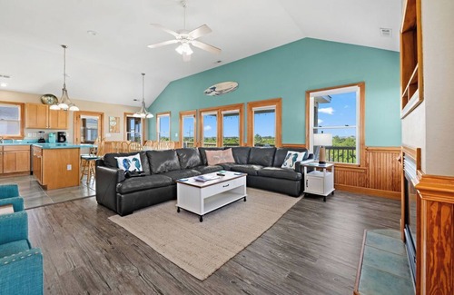 South Nags Head House | 🏖 Ocean Views! 🌅Heated Pool, 🎯Game Room, 💦Hot Tub, Mini Golf & Steps to Sand