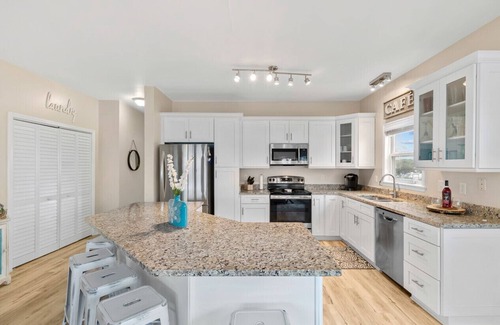 North Topsail Beach House | Oceanfront 5 BD Pet Friendly Oasis - AUG 18-22 open