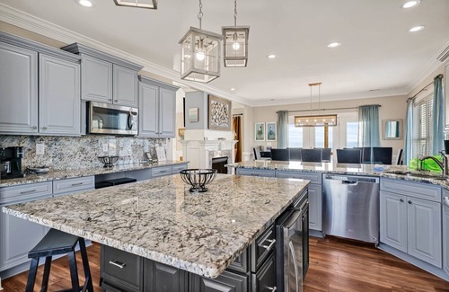 Oak Island House | Oceanfront 8 BR/6 BA-Sleeps 20-Great Home w/Elevated Pool in Deck