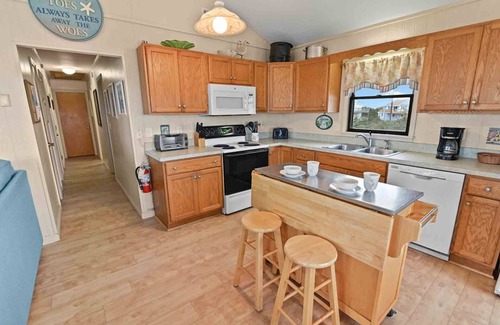 Avon House | Oceanfront Bella Beach Box - Dog Friendly w/Hot Tub and Direct Beach Access