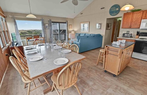 Avon House | Oceanfront Bella Beach Box - Dog Friendly w/Hot Tub and Direct Beach Access