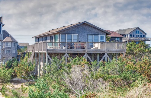 Avon House | Oceanfront Bella Beach Box - Dog Friendly w/Hot Tub and Direct Beach Access