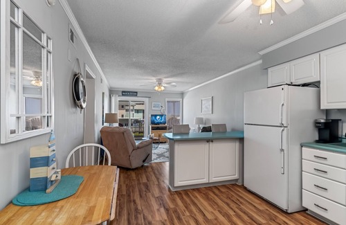 North Carolina Coast Condo | Oceanfront Complex! 2 BR/2BA - Sleeps 4-6 people. Beautiful ocean views.