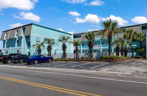 North Carolina Coast Condo | Oceanfront Complex! 2 BR/2BA - Sleeps 4-6 people. Beautiful ocean views.