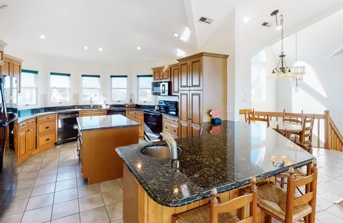 Ocean Hill House | Oceanfront house with home theatre & rec room with pool table