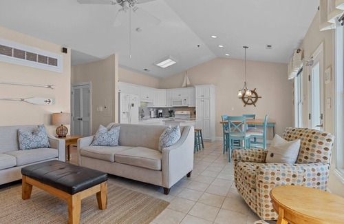 Indian Beach Condo | OCEANFRONT, Top Floor; Ocean Club, Pool, Hot tub; Cleaning & Linens Included