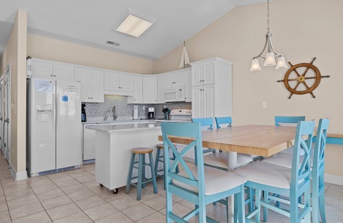 Indian Beach Condo | OCEANFRONT, Top Floor; Ocean Club, Pool, Hot tub; Cleaning & Linens Included