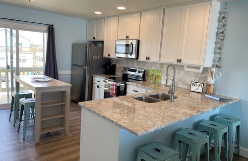 Sneads Ferry House | OCEANFRONT ! Family fun steps from the beach!😎🦀 pet friendly, linens included!