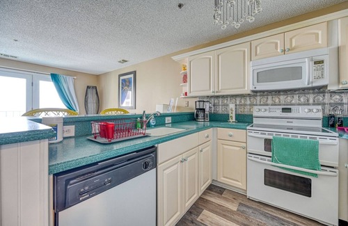 North Topsail Beach Condo | Oceanfront North Topsail - Pools - Hot Tubs - Onsite Restaurant