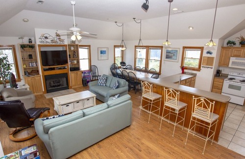 Ocean Sands House | Oceanside, Close to beach, private pool, Hot Tub, OL1, Wild and Wonderful