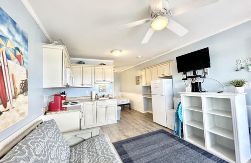 Atlantic Beach Condo | OCEANSIDE COMMUNITY Private Beach Access Pool WiFi Kitchen BBQ Grill