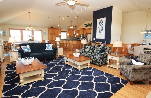 Southern Shores House | Oceanside, Pool with Poolside Bar, Rec Room, Hot Tub, Sun Decks, SS8, Group Therapy